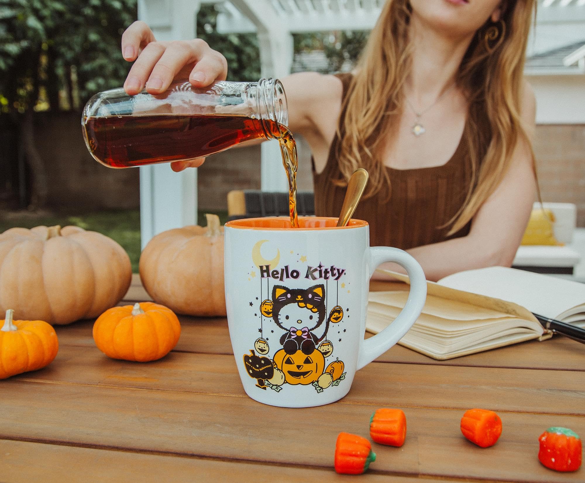 Foto 4 | Taza Con Leche Silver Buffalo Sanrio Hello Kitty Pumpkin  600 Ml - Venta Internacional.