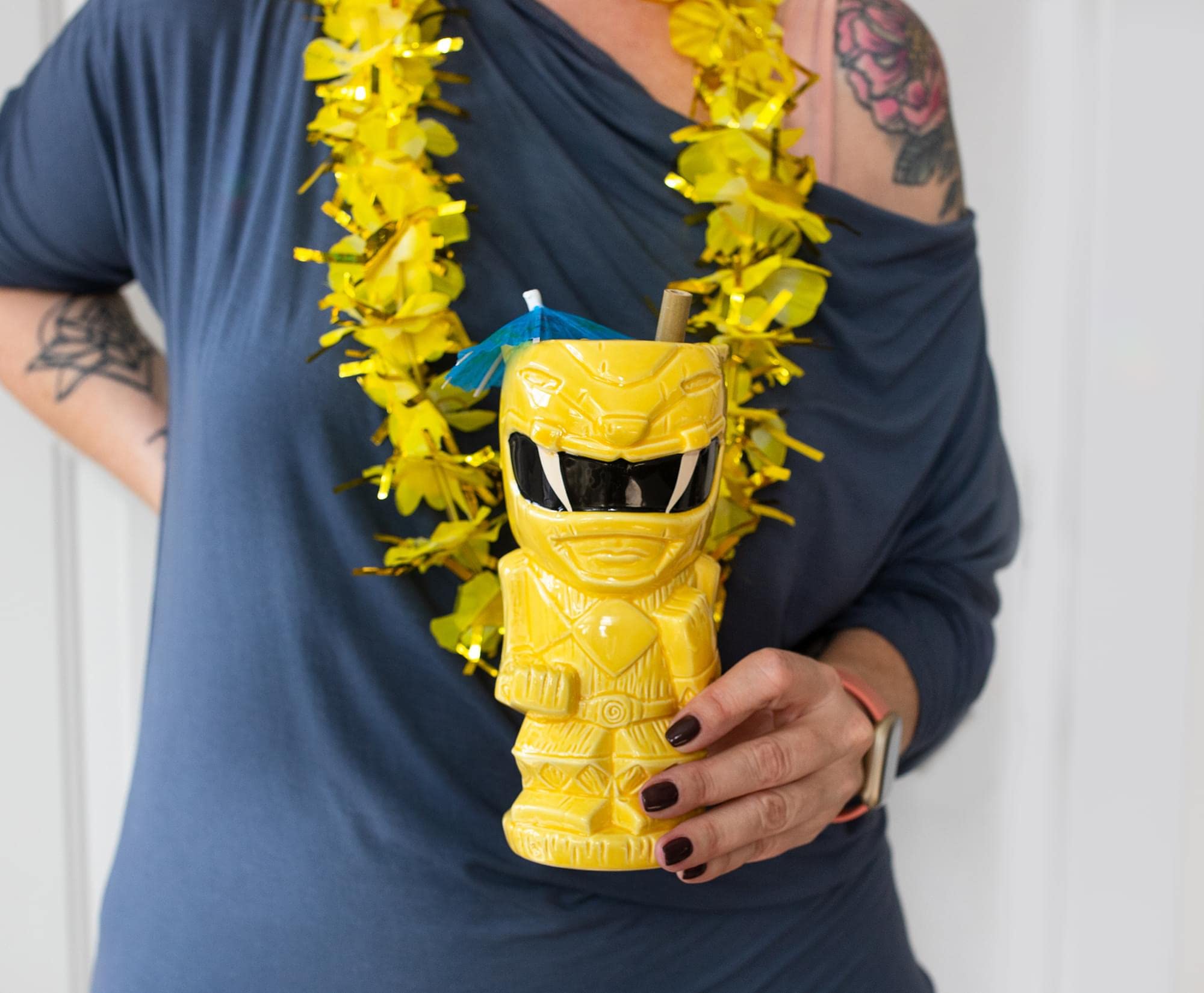 Foto 5 pulgar | Taza De Cerámica Power Rangers Geeki Tikis Yellow Ranger 450ml - Venta Internacional.