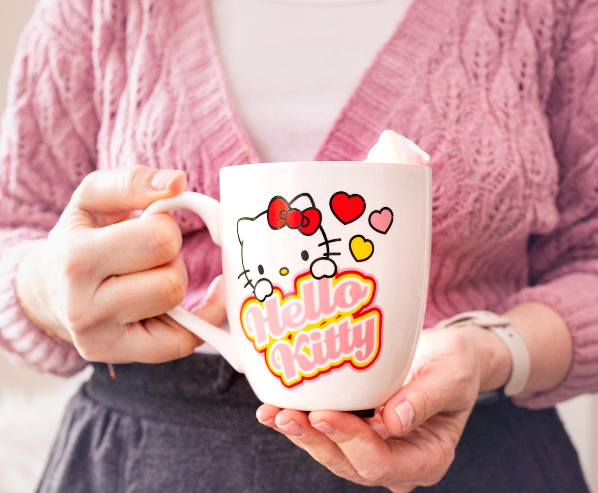 Foto 4 pulgar | Taza De Cerámica Silver Buffalo Sanrio Hello Kitty Hearts 540ml - Venta Internacional.