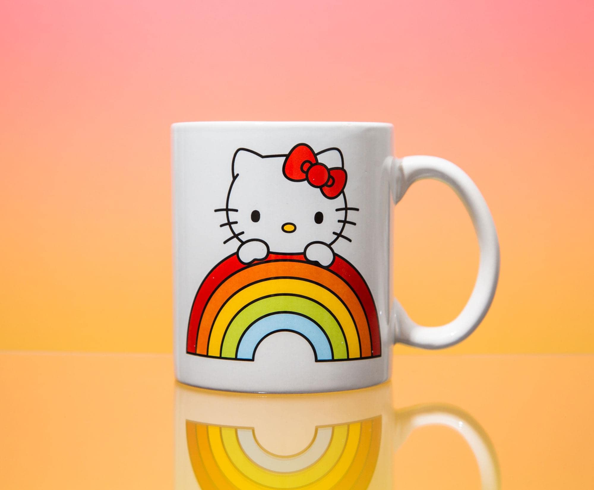 Foto 7 | Taza Silver Buffalo Sanrio Hello Kitty Rainbow Peek 600 Ml - Venta Internacional.