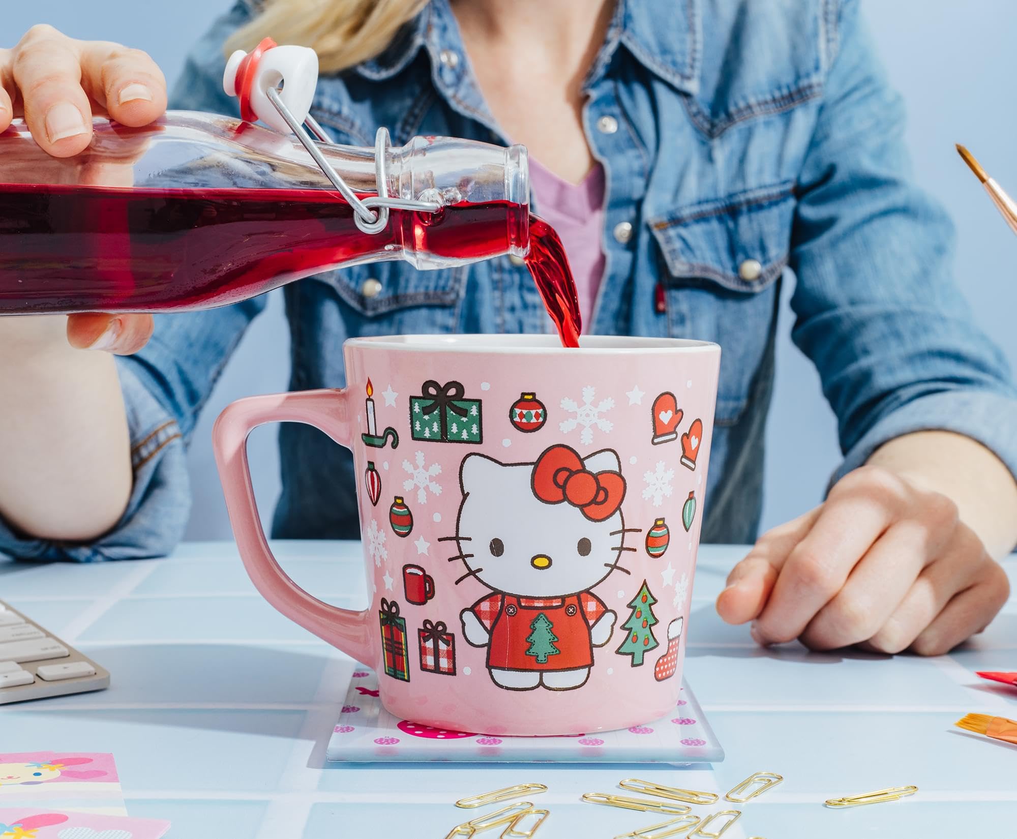 Foto 7 pulgar | Taza Silver Buffalo Sanrio Hello Kitty Holiday  500 Ml - Venta Internacional.