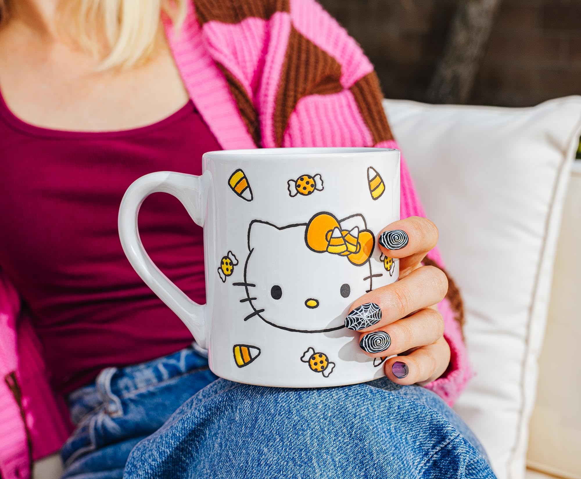 Foto 6 | Taza Silver Buffalo Sanrio Hello Kitty Candy Corn 414 Ml - Venta Internacional.
