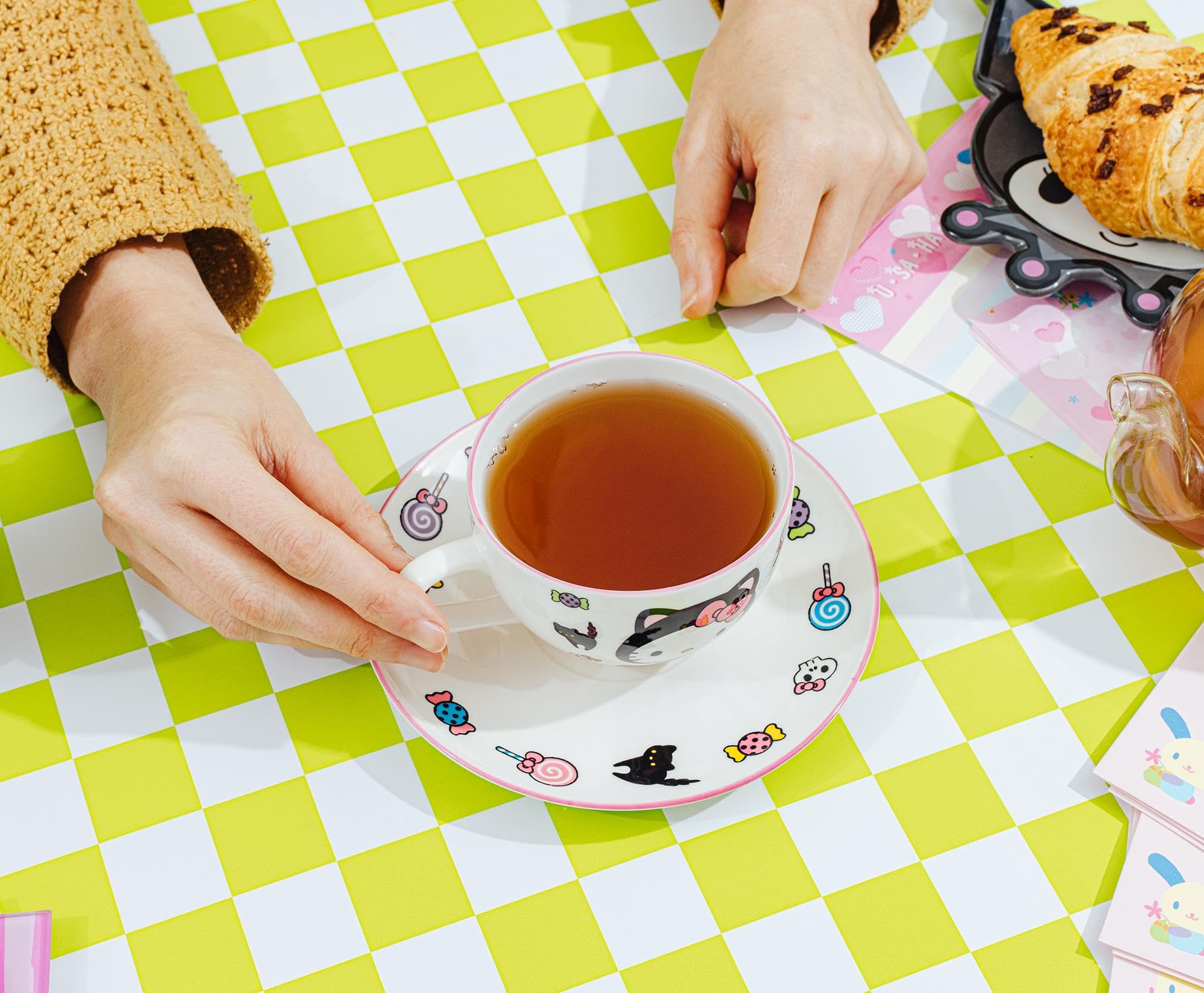 Foto 5 | Set De Taza De Té Y Platillo Hello Kitty Black Cat Bone China  200 Ml - Venta Internacional.
