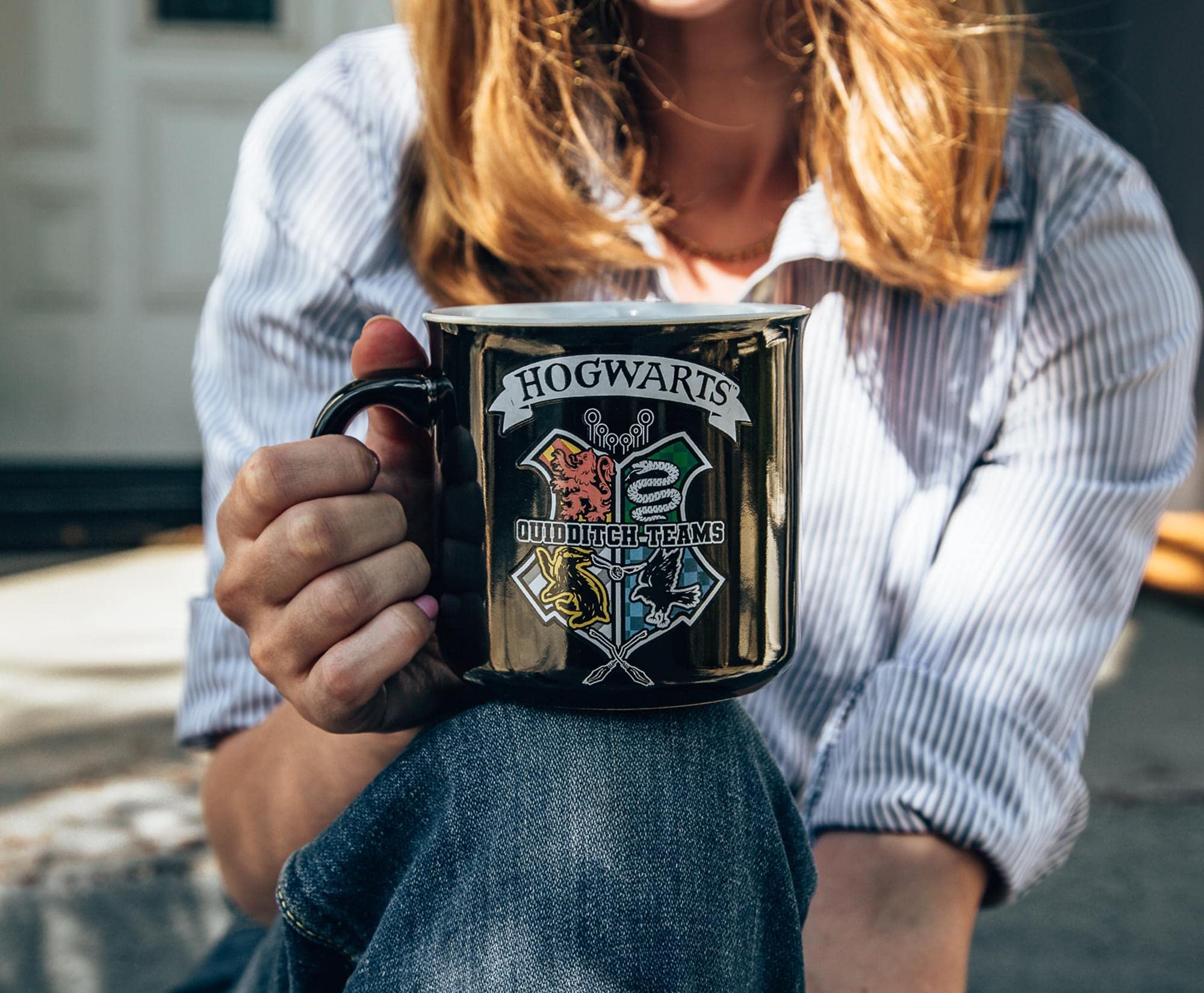 Foto 7 | Taza Camper Silver Buffalo Con El Escudo De Quidditch De Harry Potter  590 Ml - Venta Internacional.