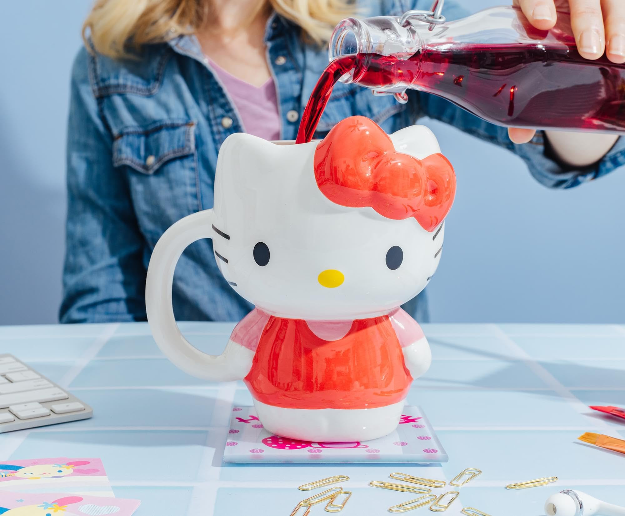 Foto 7 | Vestido Rojo Mug Silver Buffalo Sanrio Hello Kitty  600 Ml - Venta Internacional.
