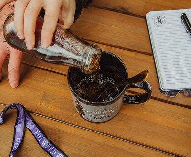 Foto 5 | Taza De Cerámica Silver Buffalo Wednesday We Wear Black 600 Ml - Venta Internacional.