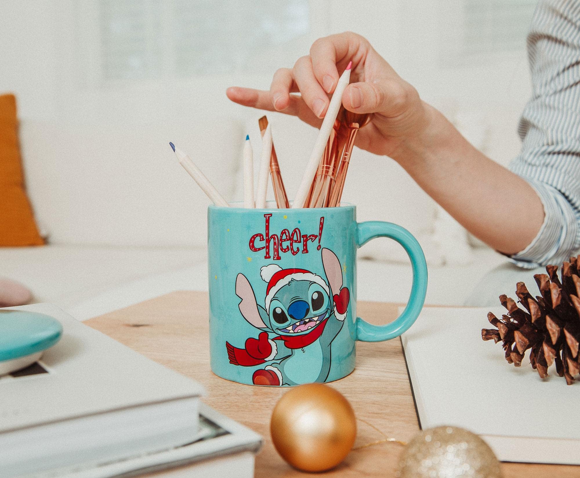 Foto 8 pulgar | Taza De Cerámica Silver Buffalo Disney Lilo & Stitch Con Tapa - Venta Internacional.
