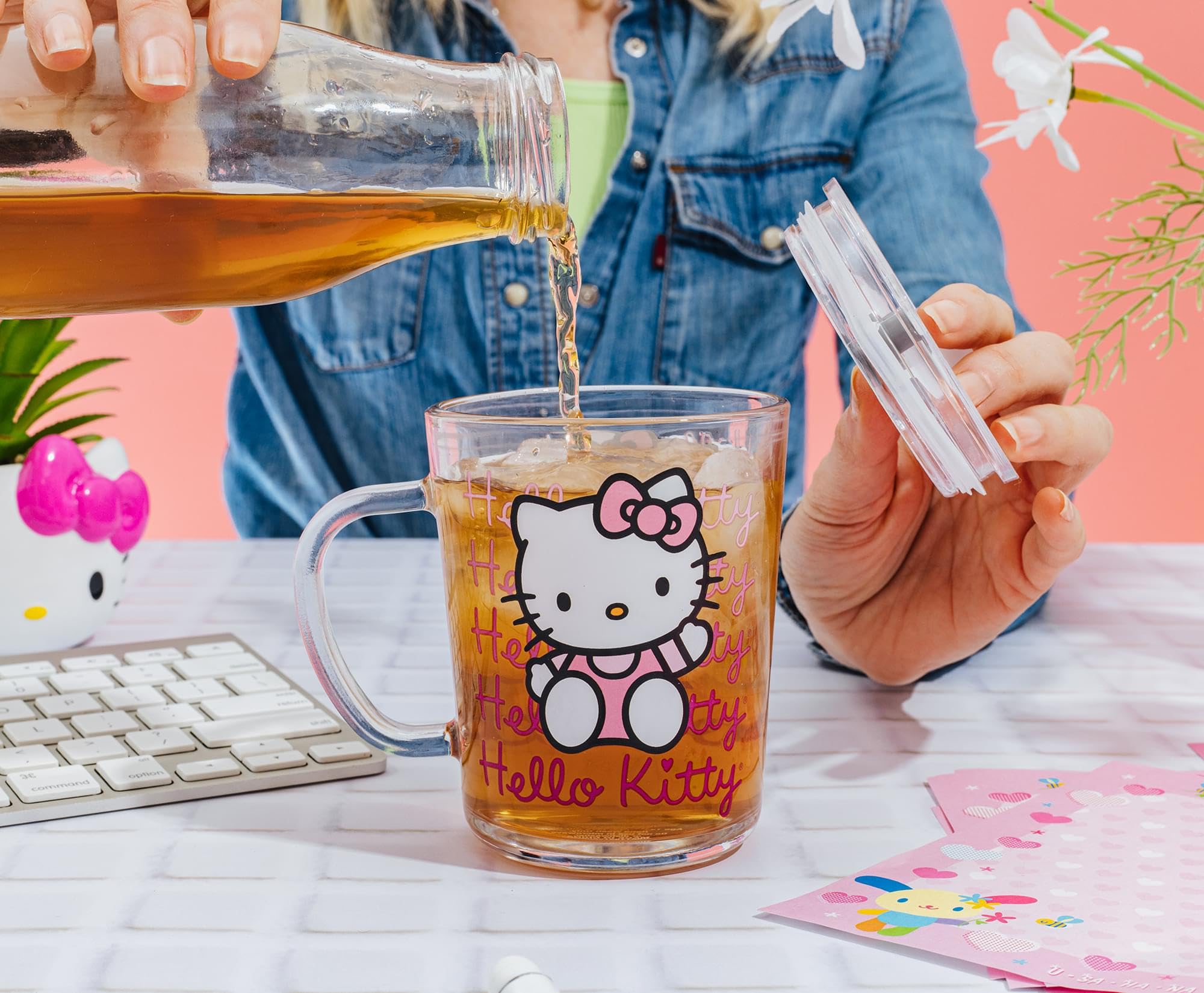 Foto 5 | Taza Hello Kitty Sanrio Pink Outfit De Cristal Con Tapa  400 Ml - Venta Internacional.