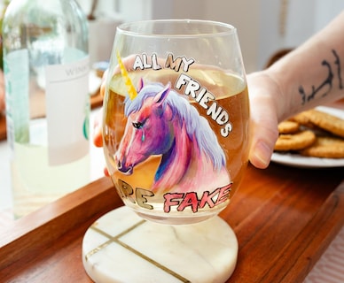Foto 6 | Vaso Sin Tallo Silver Buffalo All My Friends Are Fake 590 Ml - Venta Internacional.