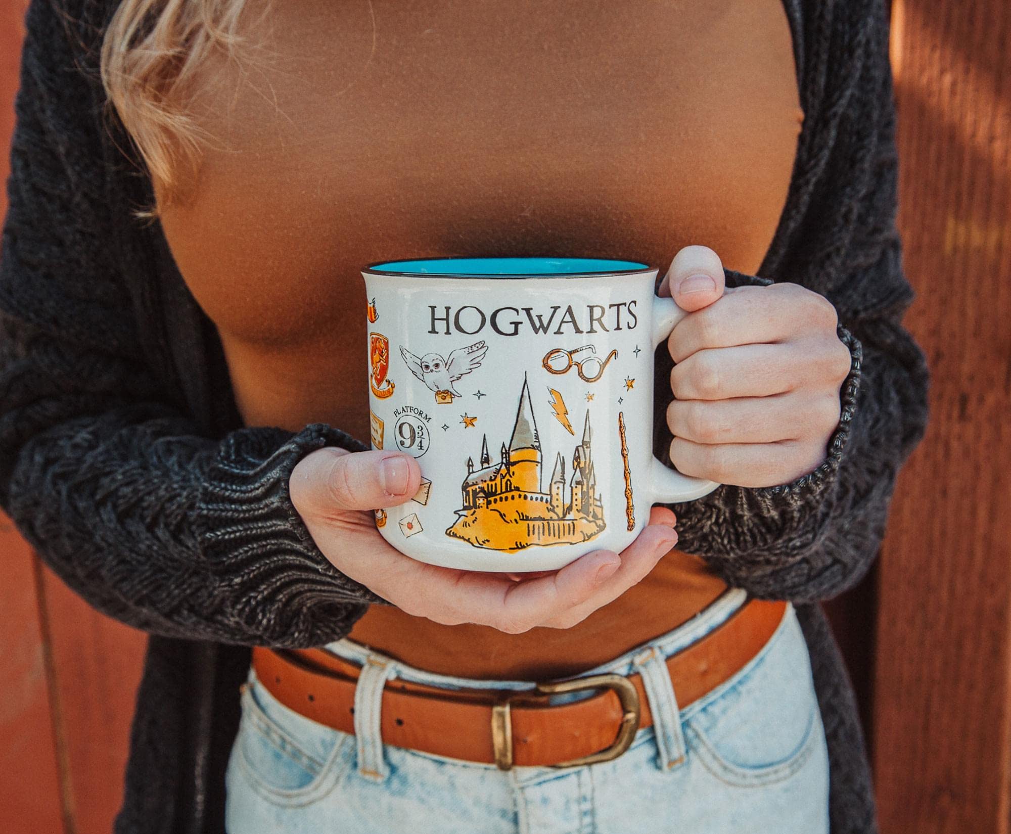 Foto 4 pulgar | Taza Camper Silver Buffalo Harry Potter Hogwarts, 600 Ml - Venta Internacional.