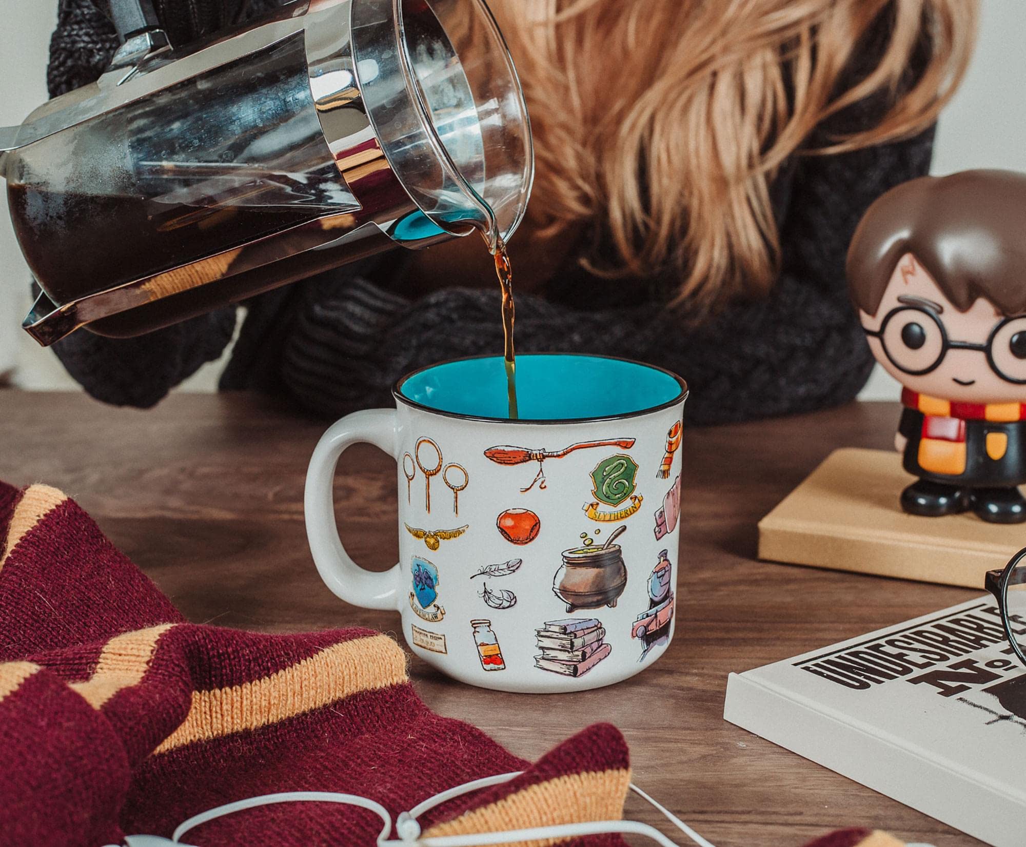 Foto 5 pulgar | Taza Camper Silver Buffalo Harry Potter Hogwarts, 600 Ml - Venta Internacional.