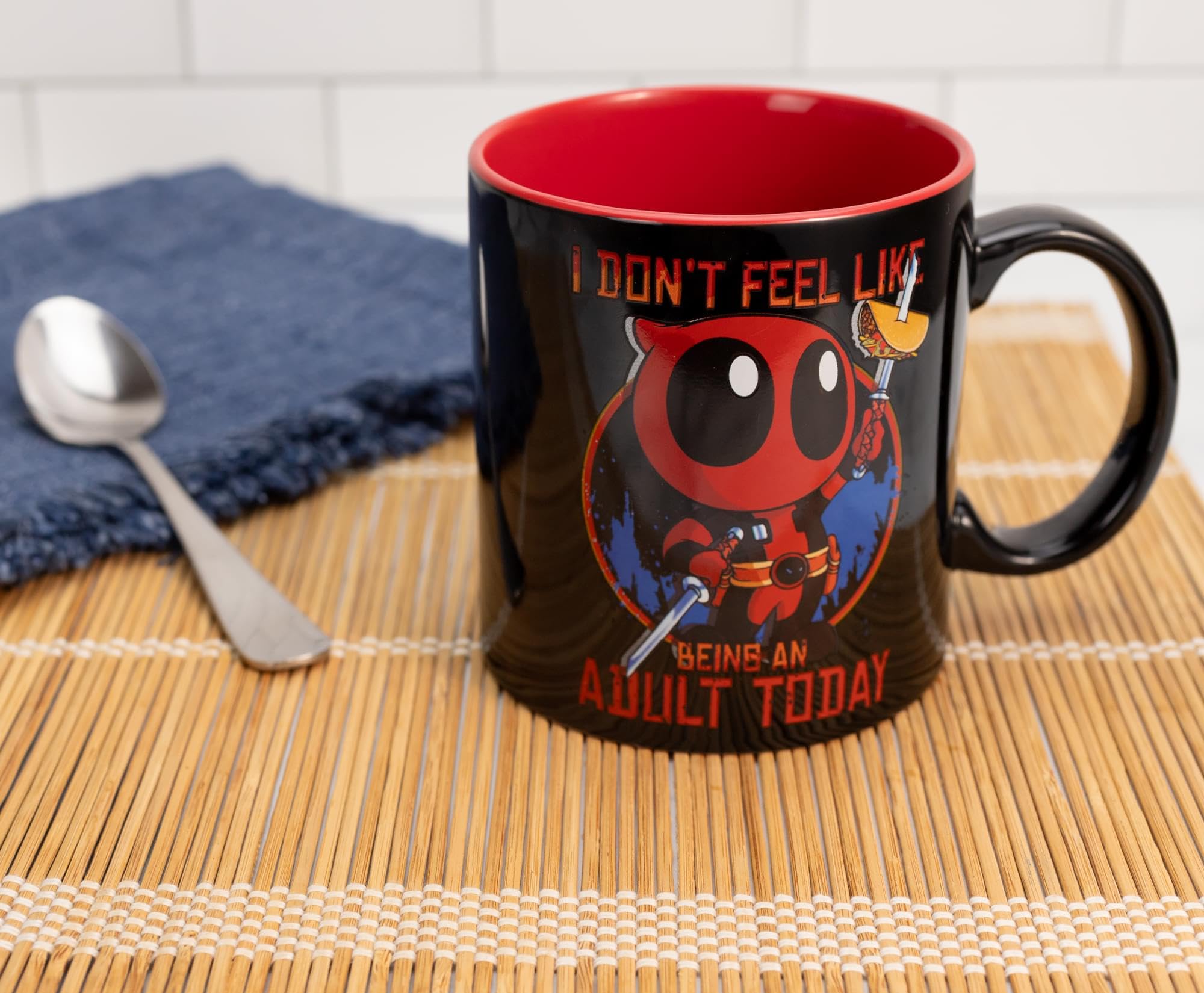 Foto 5 | Taza De Cerámica Plateada Buffalo Marvel Deadpool 600 Ml - Venta Internacional.