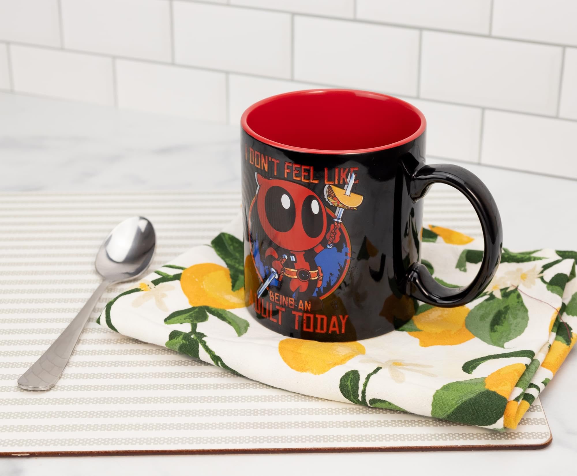 Foto 7 | Taza De Cerámica Plateada Buffalo Marvel Deadpool 600 Ml - Venta Internacional.