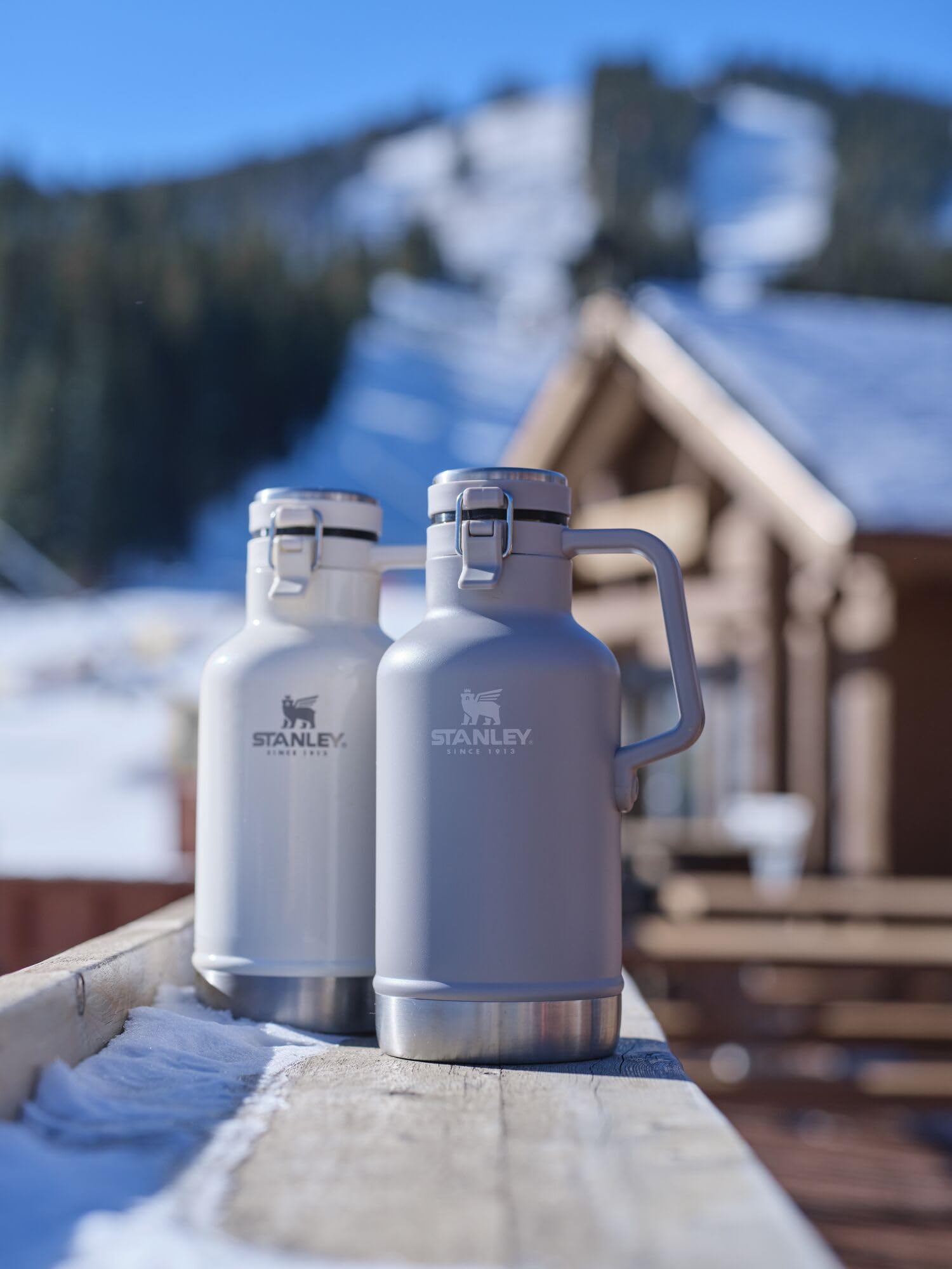 Foto 3 pulgar | Growler Stanley Classic Easy-pour Con Aislamiento, 1,9 L, Crema Brillante - Venta Internacional.