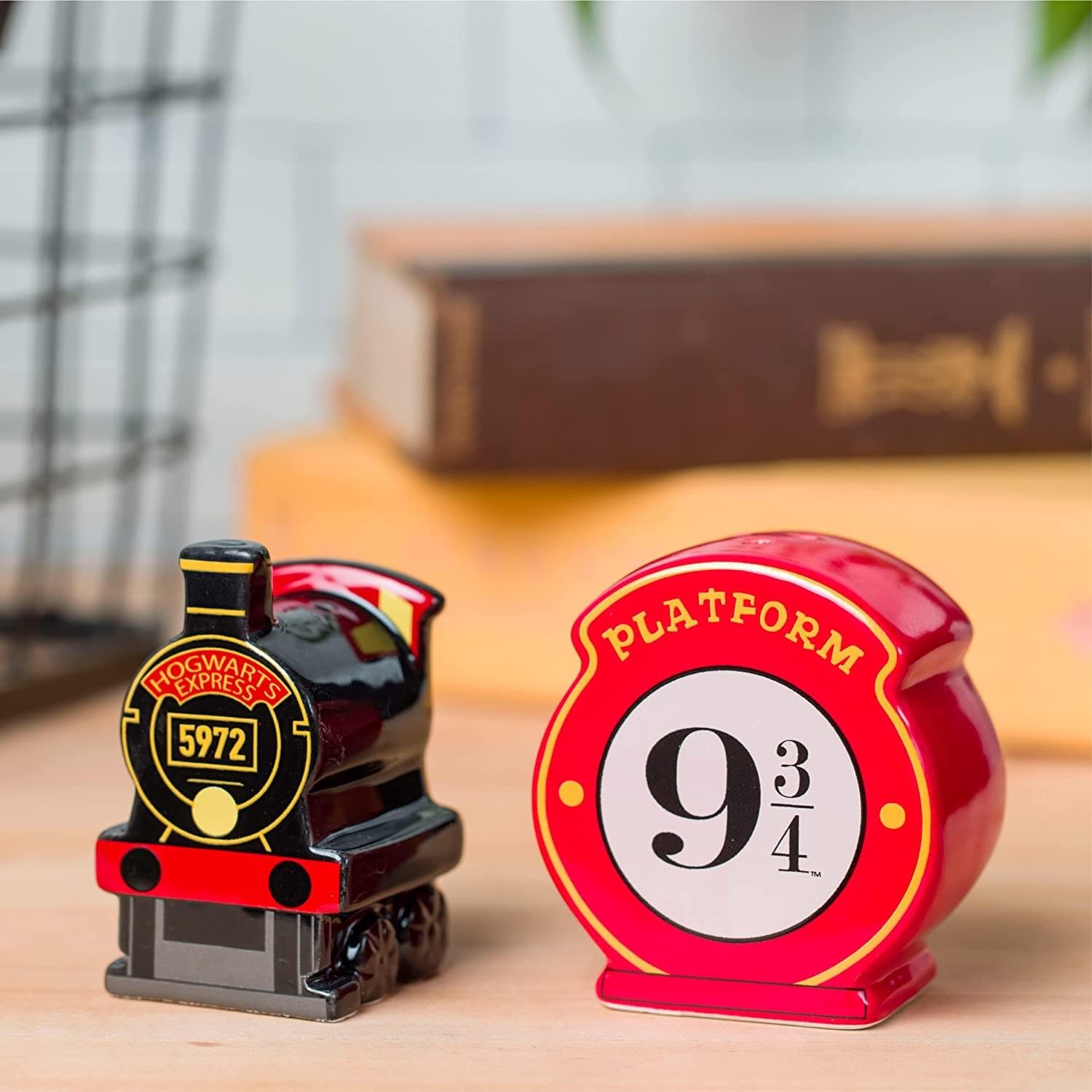 Foto 4 | Salero Y Pimentero Silver Buffalo Harry Potter Hogwarts - Venta Internacional.