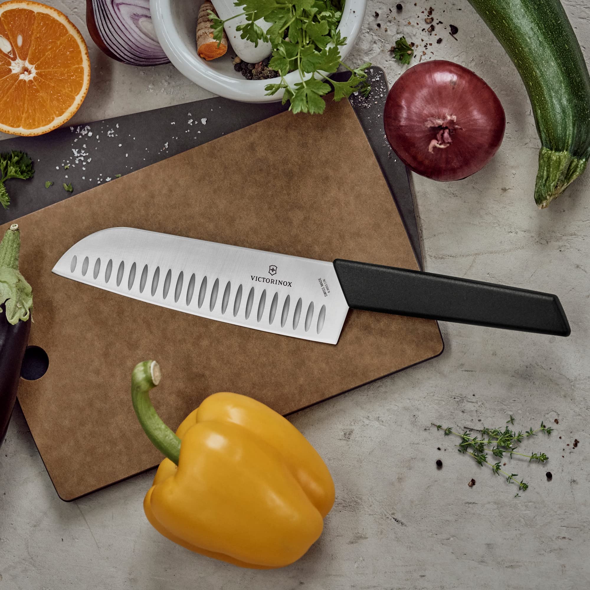 Foto 6 pulgar | Cuchillo Victorinox Swiss Modern Santoku De 18 Cm Con Mango Negro - Venta Internacional.