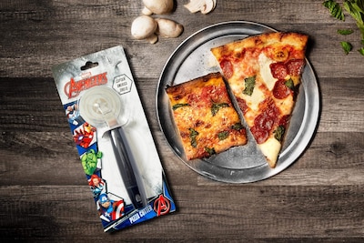 Foto 5 | Cortador De Pizza Marvel Captain America Shield Hoja De Acero - Venta Internacional.