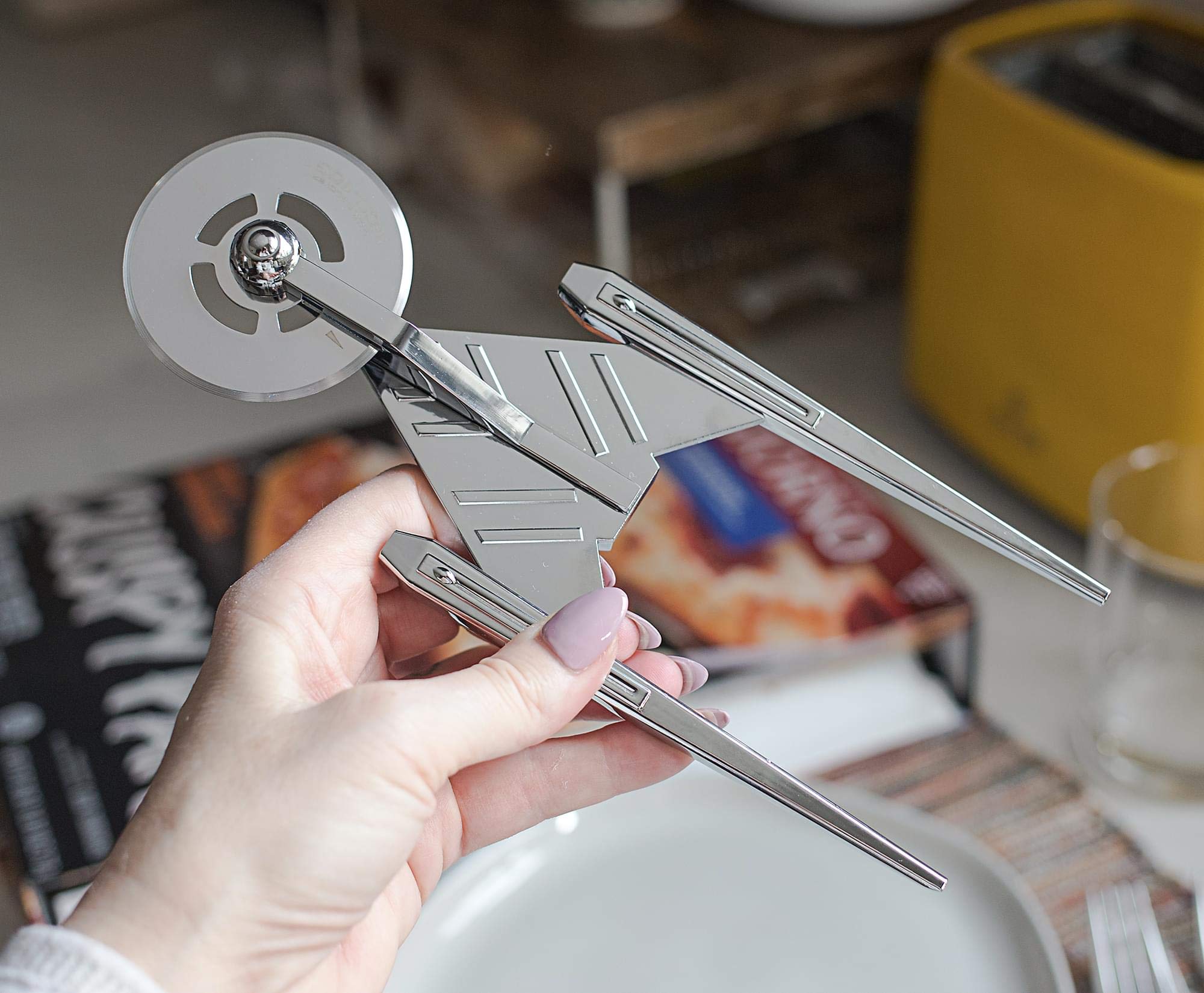 Foto 3 | Cortador De Pizza Star Trek Discovery Crossfield Starship - Venta Internacional.