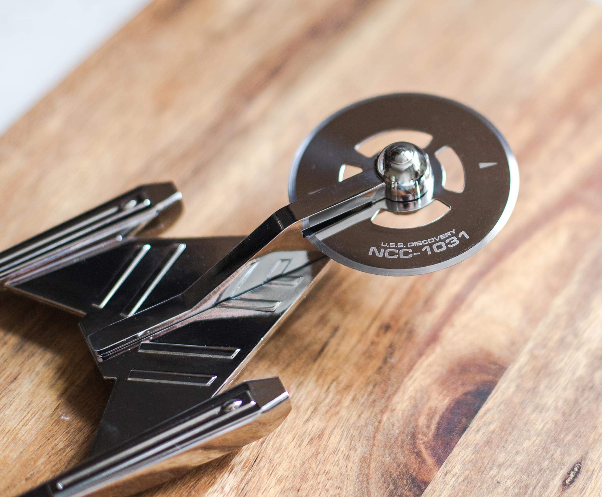 Foto 7 pulgar | Cortador De Pizza Star Trek Discovery Crossfield Starship - Venta Internacional.