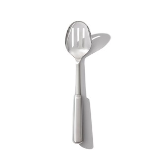 Foto 1 | Cuchara Para Cocinar Oxo Steel, Acero Inoxidable Ranurado - Venta Internacional.