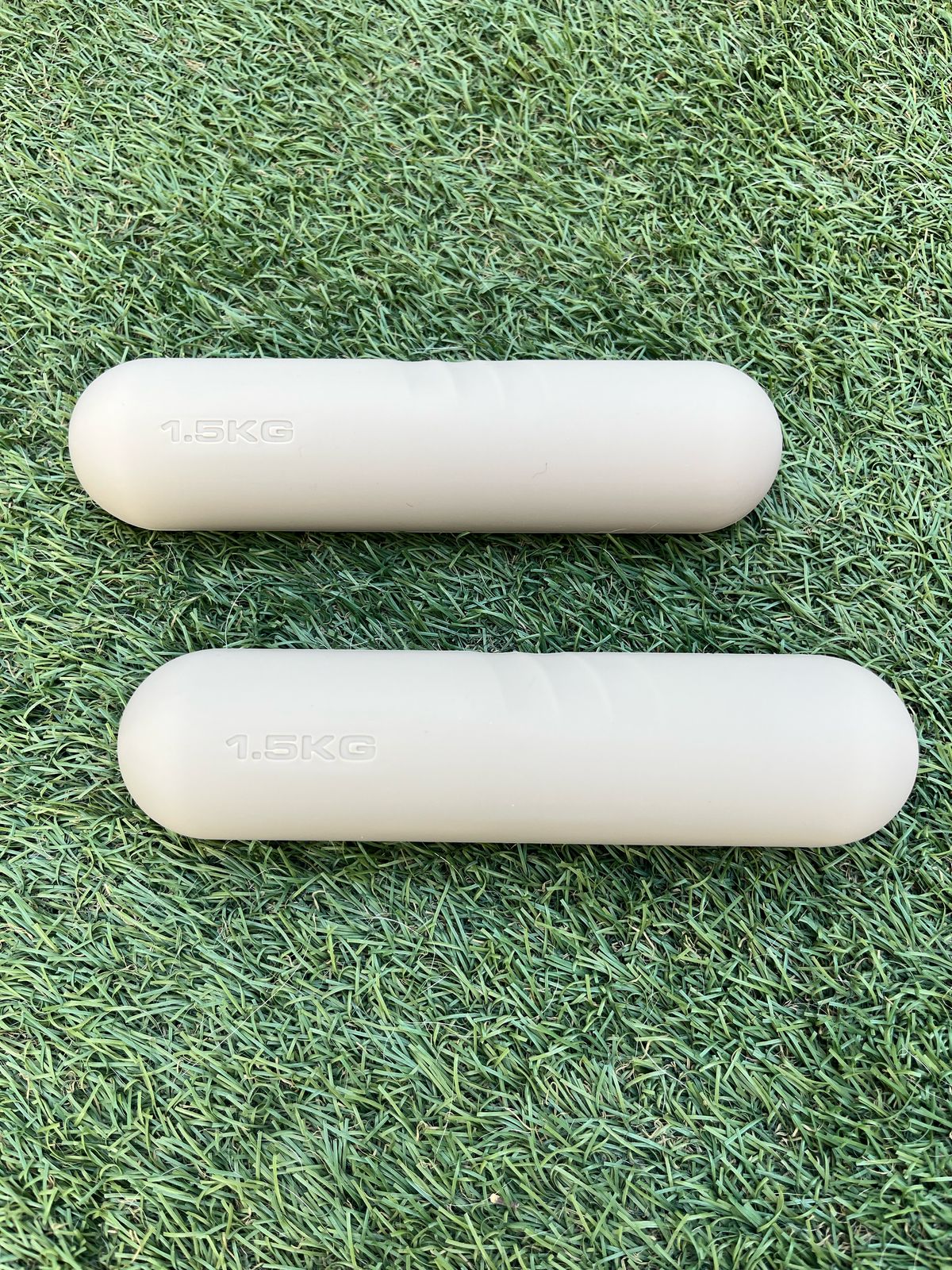 Foto 3 pulgar | Par de Mancuernas Kevinbro Blancas de Silicón Softgrip Fitness de 1.5kg
