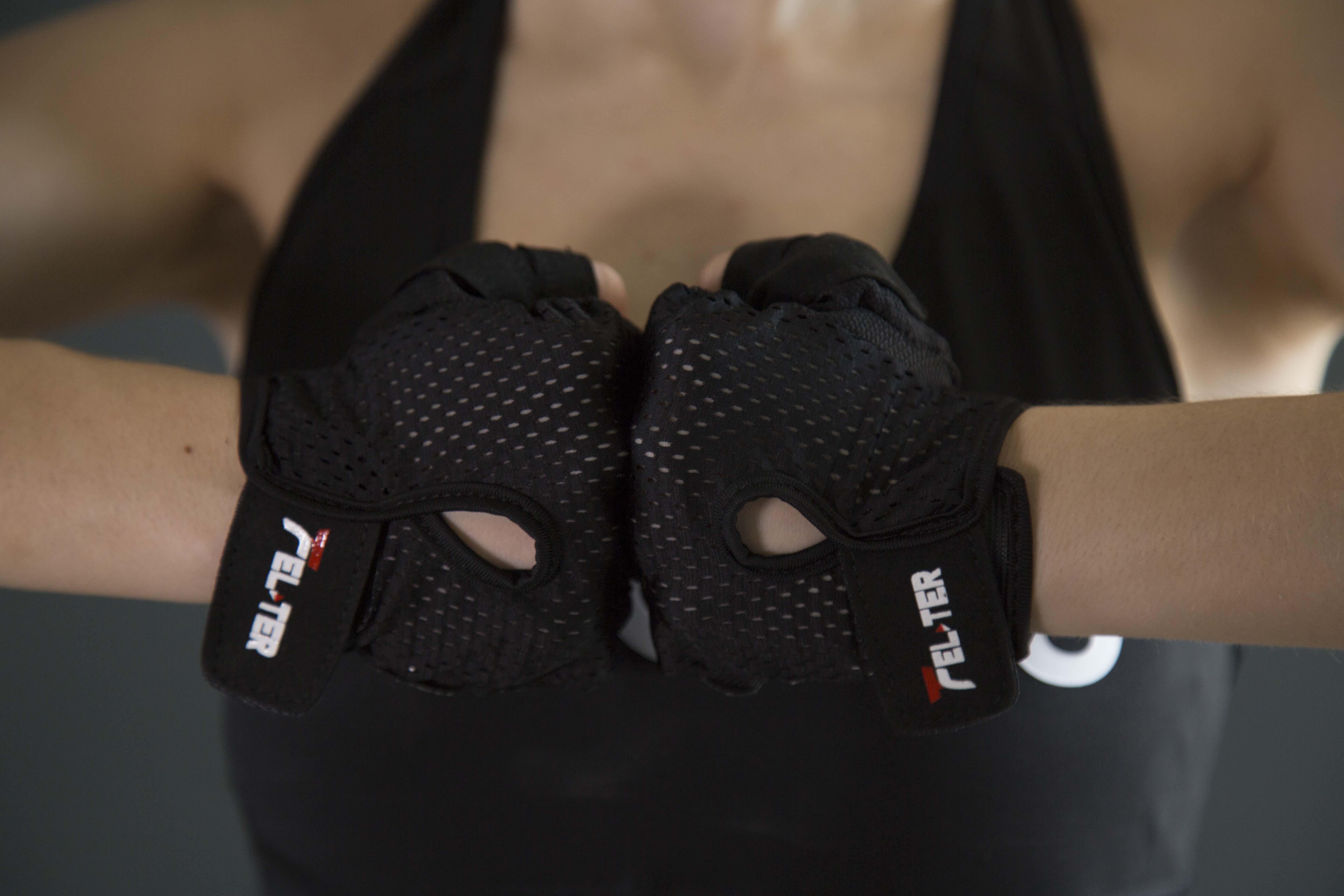 Foto 5 pulgar | Guante Microperforado Felter Fitness para Mujer color Negro
