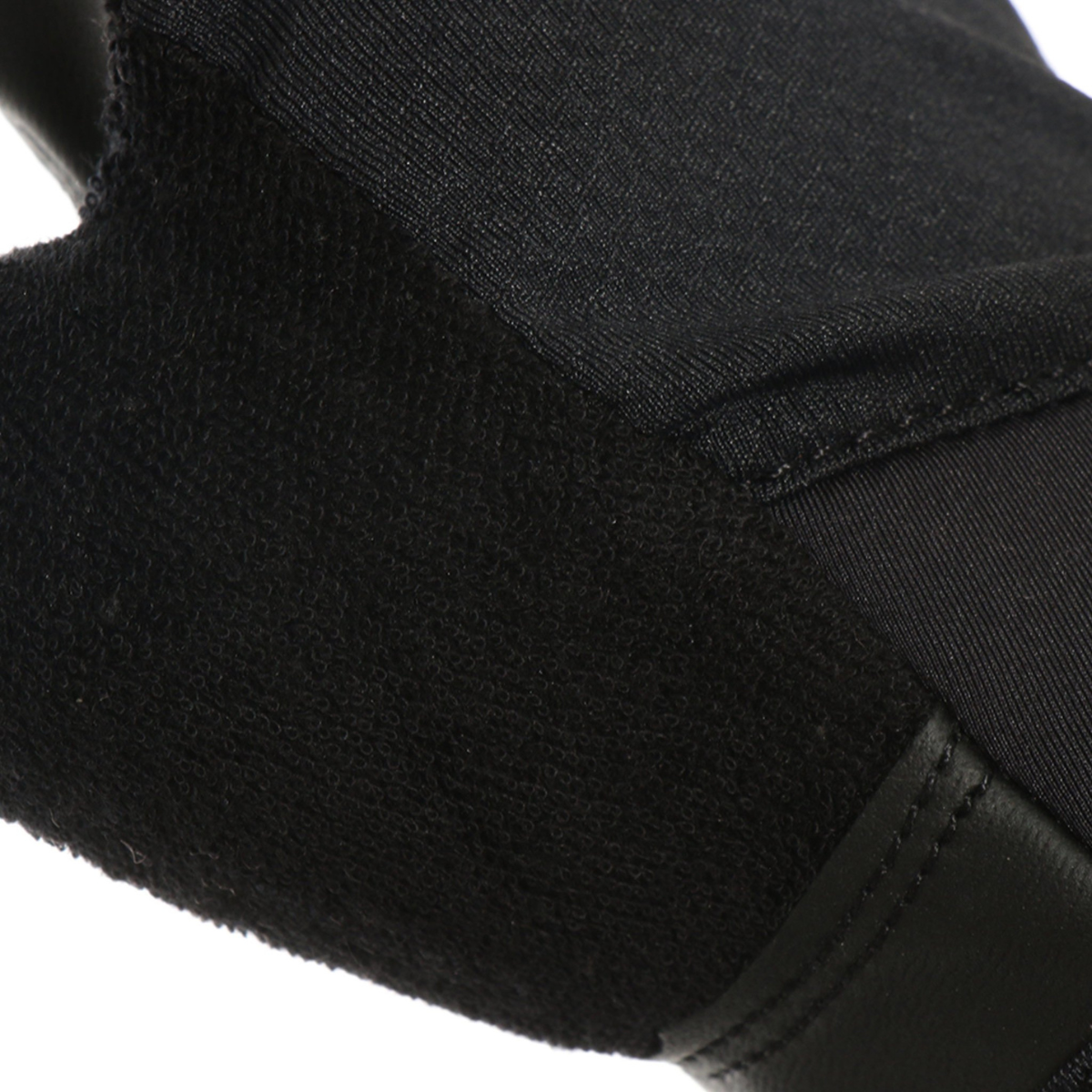 Foto 4 pulgar | Guantes Under Armour 1369826 001 Negro Entrenar para Hombre