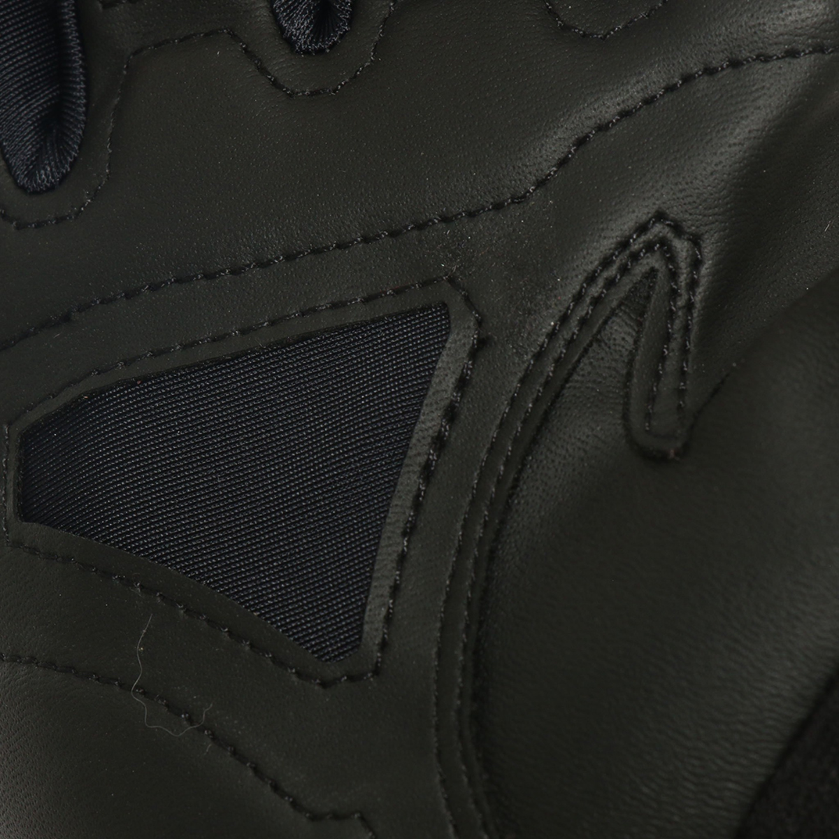 Foto 5 pulgar | Guantes Under Armour 1369826 001 Negro Entrenar para Hombre
