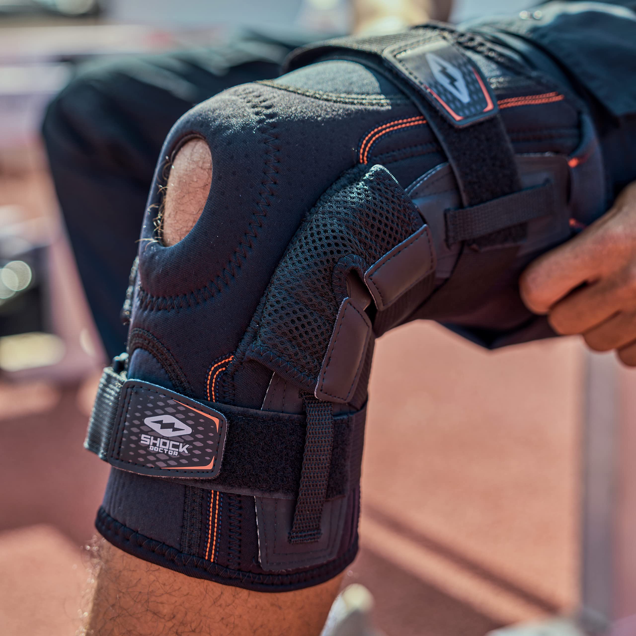 Foto 4 pulgar | Rodillera Shock Doctor Maximum Support Compression, Negra - Venta Internacional.