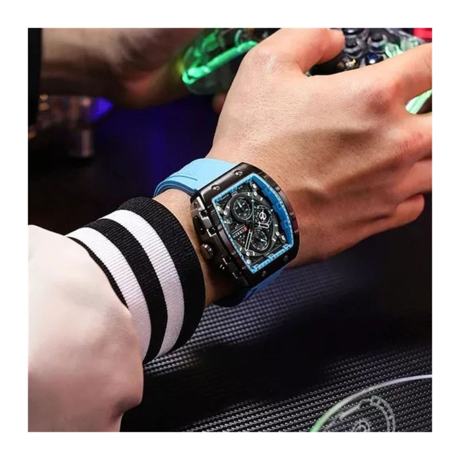 Foto 2 | Reloj de Pulsera Curren 8442 KRED8221 Caja de Acero Inoxidable Tono Negro y Tablero Negro