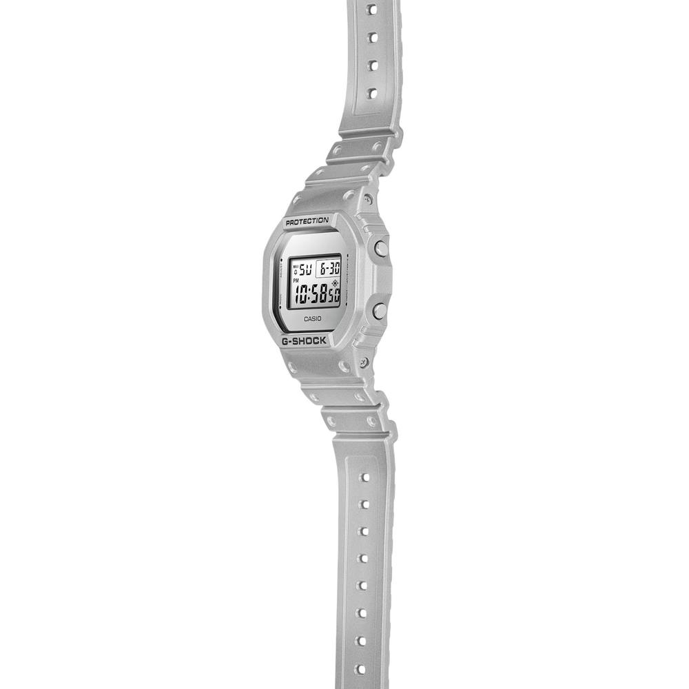 Foto 4 pulgar | Reloj G-Shock DW-5600FF-8CR Gris