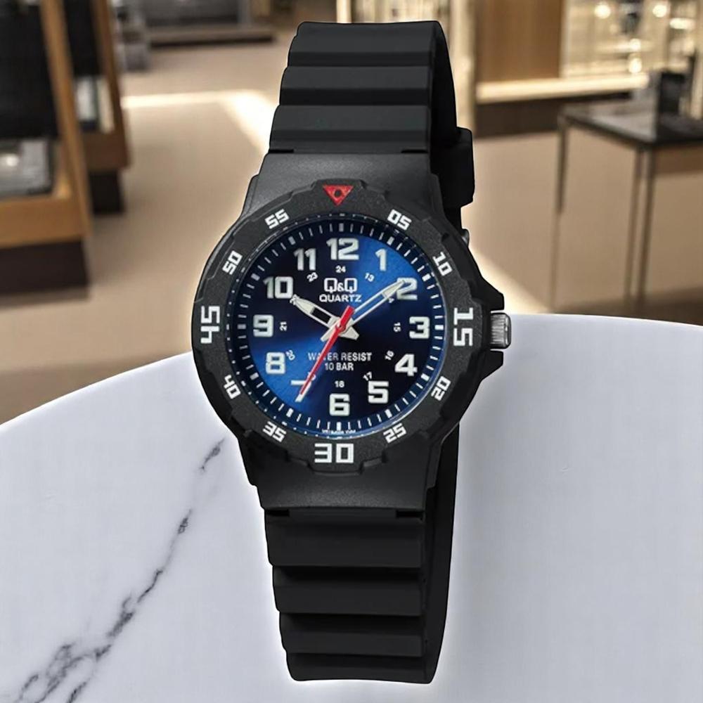 Foto 4 pulgar | Reloj Q&q Vr19j005y Ladies-negro