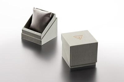 Foto 2 | Reloj Guess Para Hombre, 43 Mm, Caja Color Bronce, Correa Roja - Venta Internacional.