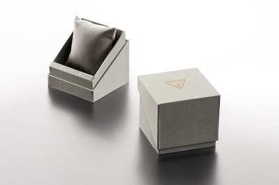 Foto 4 | Reloj Guess G-link Iridiscente Para Mujer, Esfera Plateada, Caja De 30 Mm - Venta Internacional.