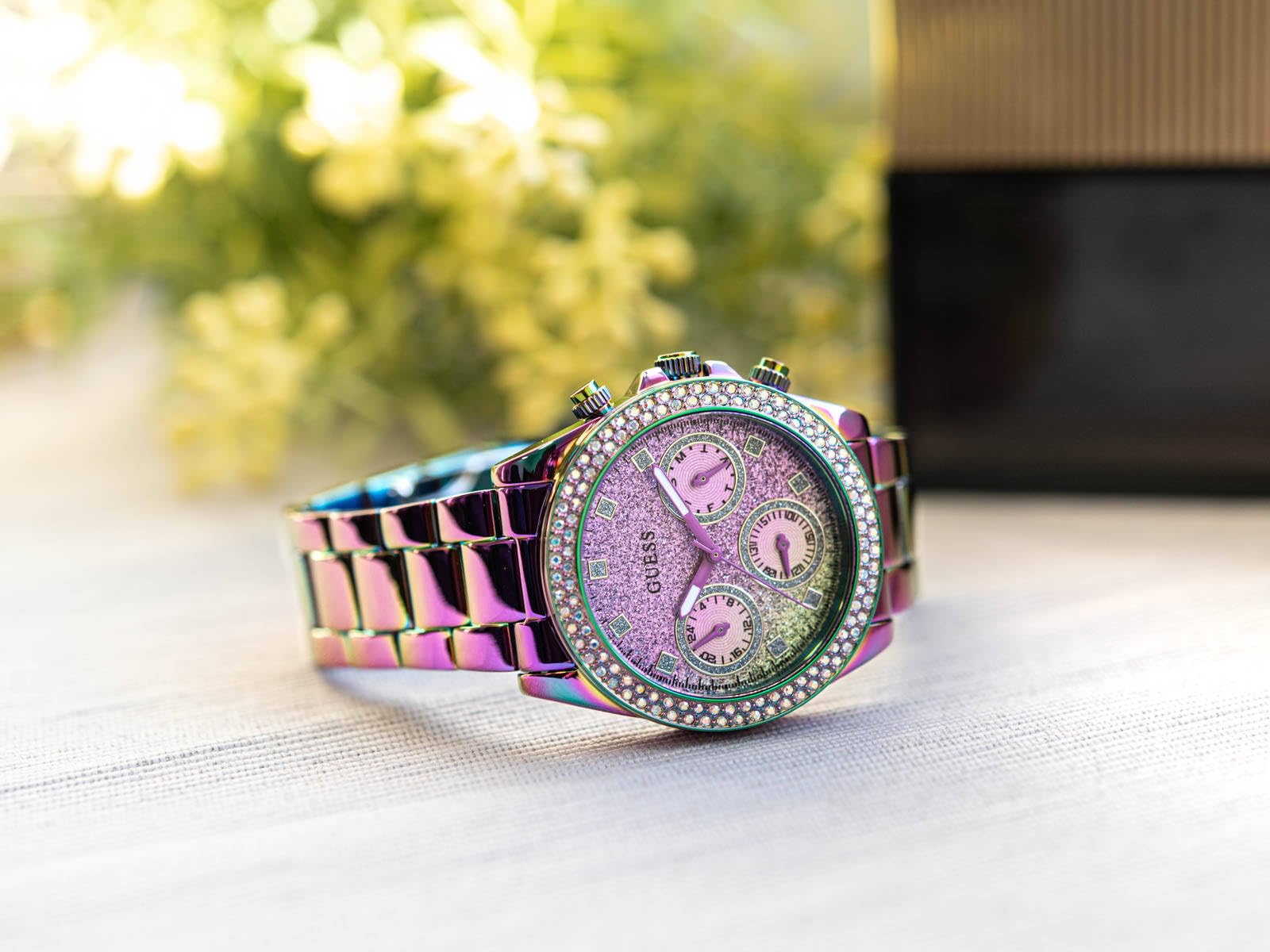 Foto 6 pulgar | Reloj Guess, Pulsera Iridiscente Para Mujer, Caja De Acero Inoxidable De 38 Mm - Venta Internacional.