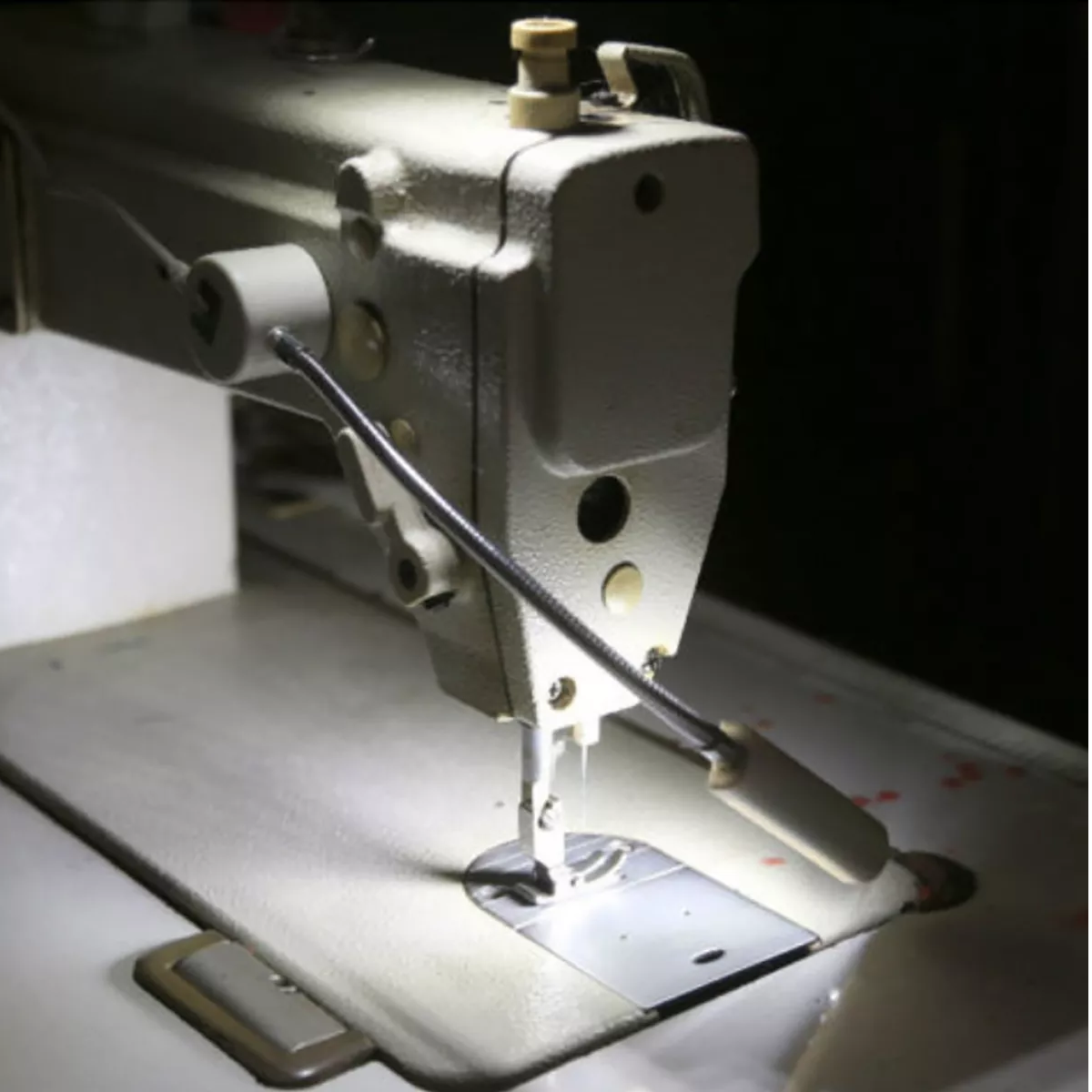 Foto 3 pulgar | Lámpara De Luz Magnétic Para Maquina De Coser Eo Safe Imports Esi-3786 Blanco