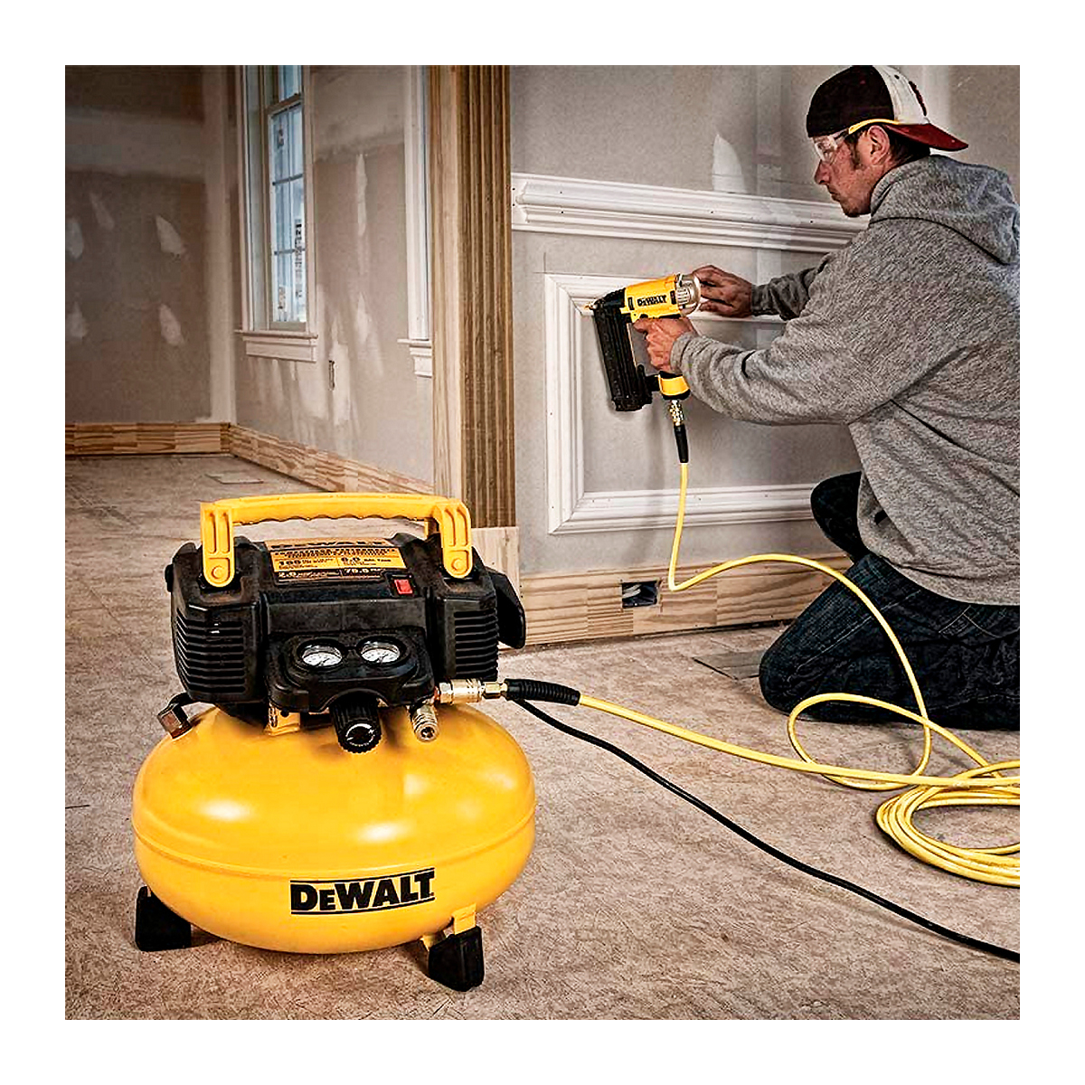 Foto 5 | Compresor DeWALT Libre De Aceite 120 Volt 3300 Rpm 0.9 Hp 22.7lt 165psi