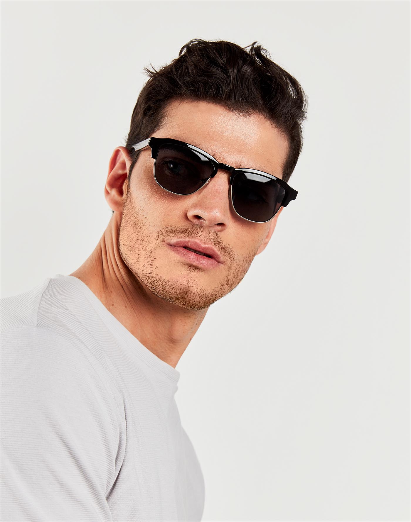 Foto 4 pulgar | Lentes Diamond Black Dark NEW CLASSIC para Hombre y Mujeres UV400 Hawkers color Negro