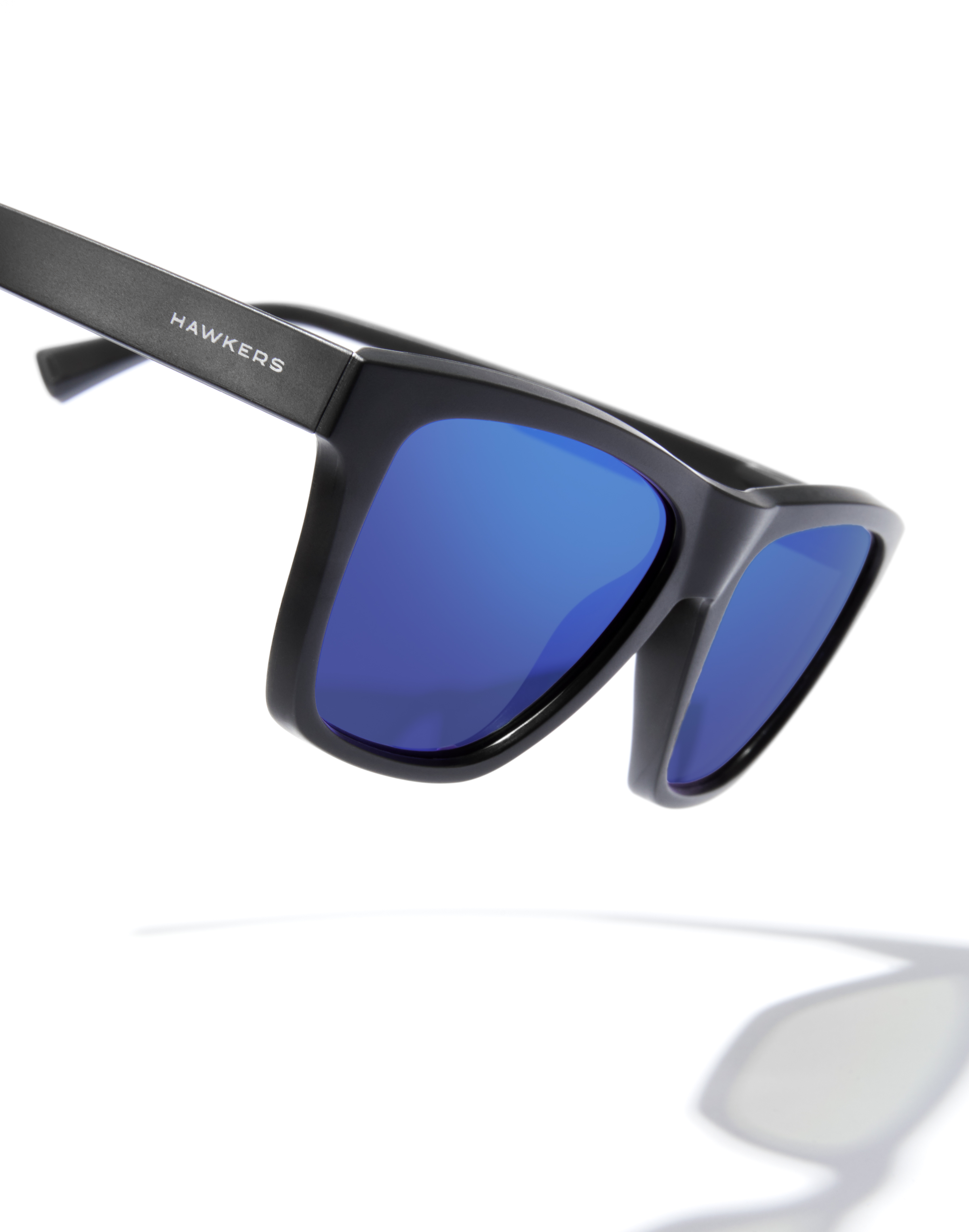 Foto 4 pulgar | Lentes Hawkers One Ls Raw Polarized Black Slate Sky Eco para Hombres y Mujeres Uv400 color Azul