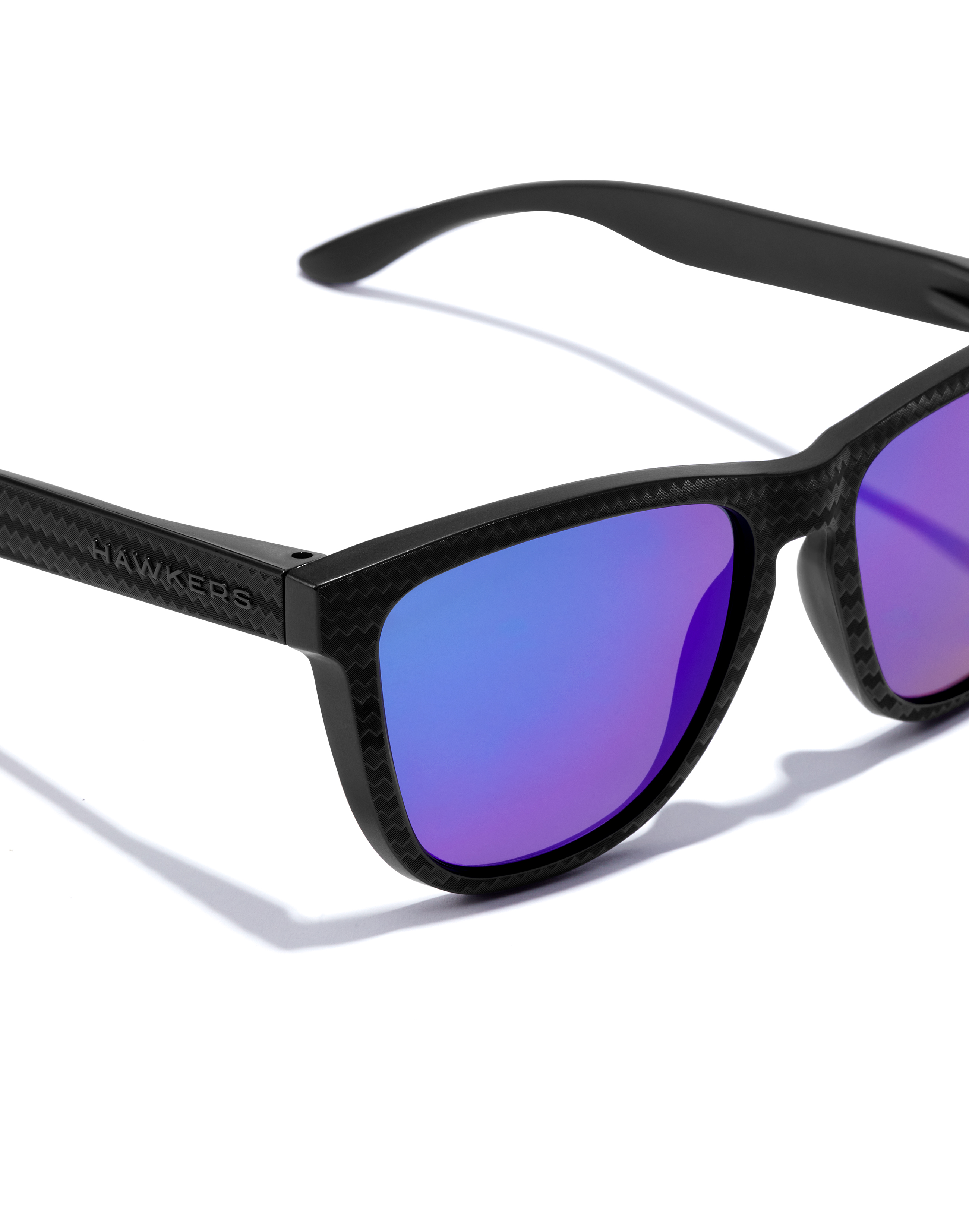 Foto 4 pulgar | Lentes Hawkers One Raw Carbono Polarized Sky para Hombres y Mujeres Uv400 color Azul