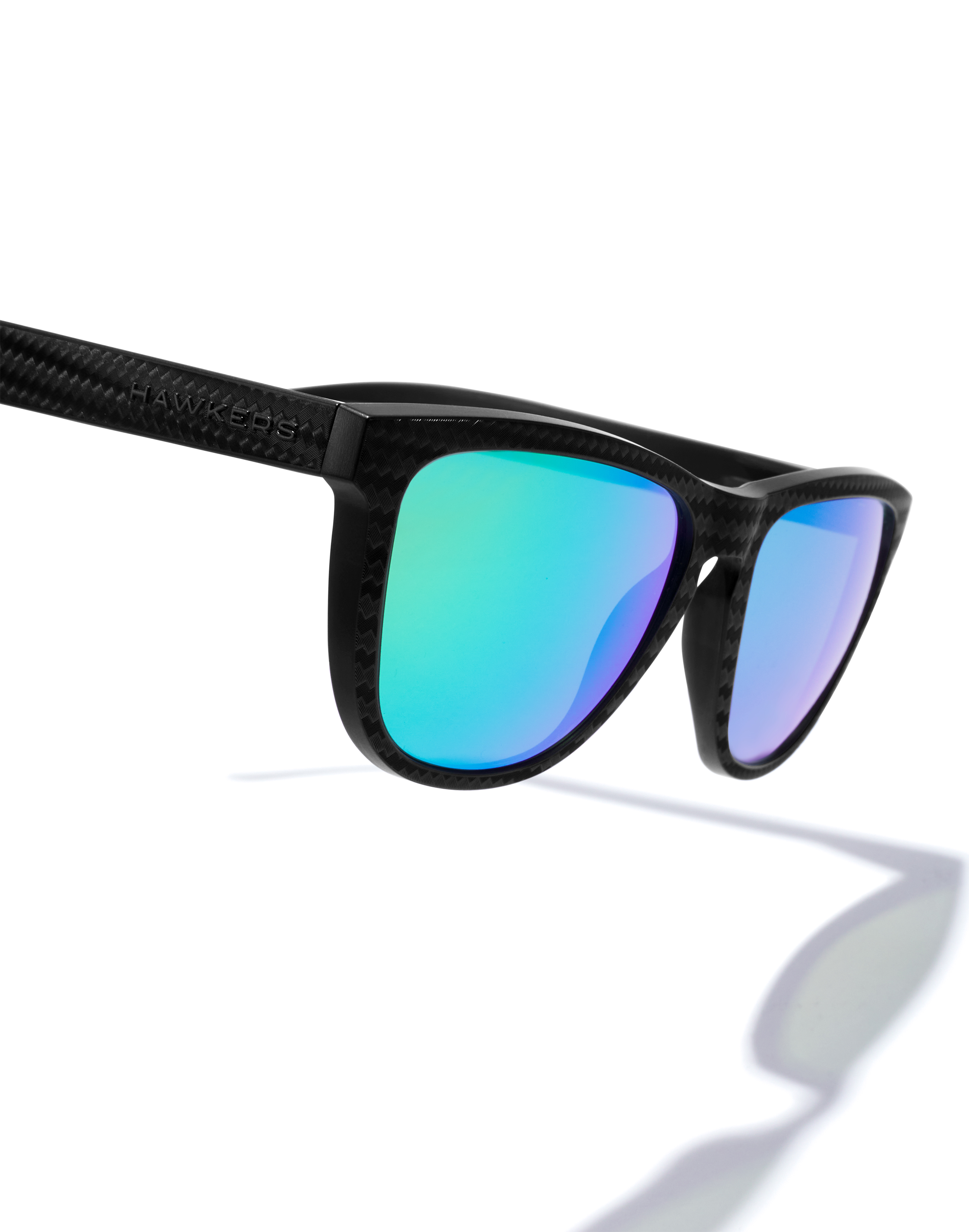 Foto 4 pulgar | Hawkers - One Raw Carbono Polarized Emerald Para Hombres Y Mujeres UV400