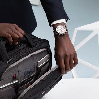 Foto 2 | Reloj Wenger Attitude Chrono Ø44 Off-white Dial