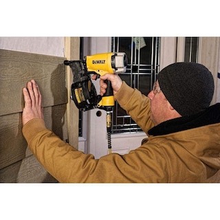 Foto 3 | Clavadora Neumática Para Revestimiento De Bobinas Dewalt Dw66c-1 - Venta Internacional.