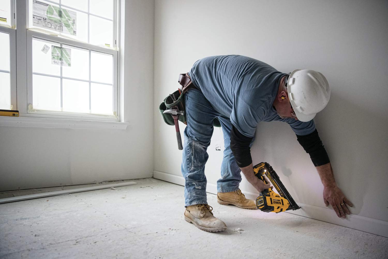 Foto 6 pulgar | Finish Nailer Dewalt 20v Max En Ángulo 15ga Con Batería Y Cargador - Venta Internacional.
