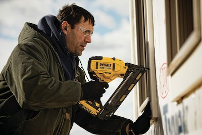 Foto 7 | Finish Nailer Dewalt 20v Max En Ángulo 15ga Con Batería Y Cargador - Venta Internacional.