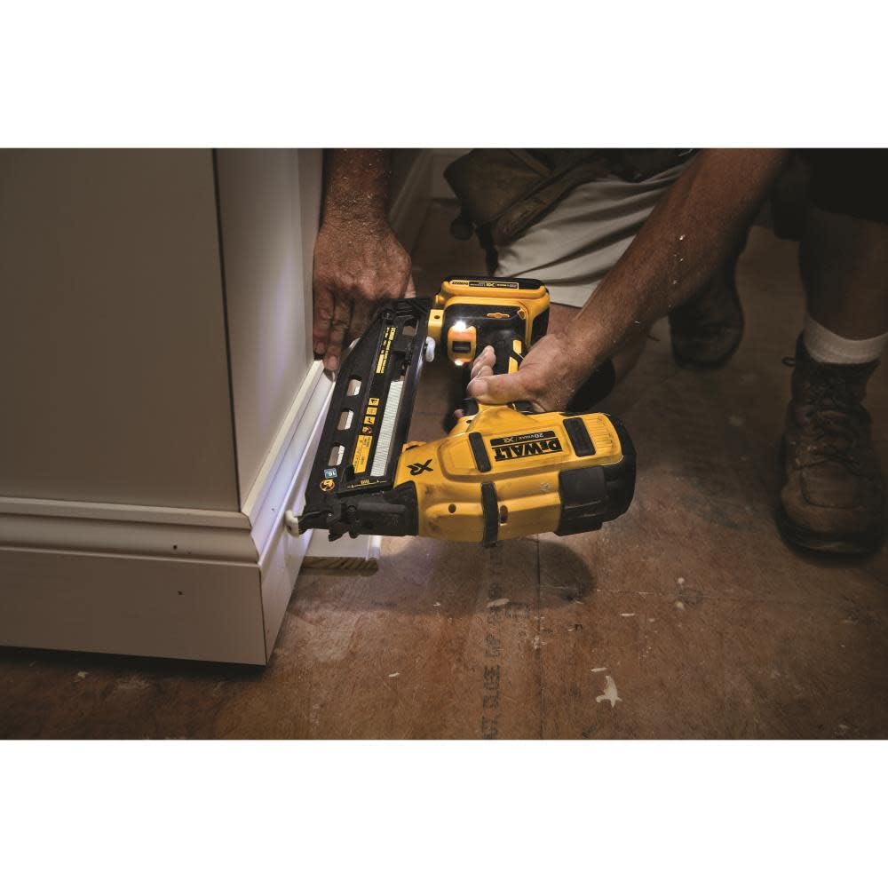 Foto 3 pulgar | Clavadora De Acabado Dewalt 20v Max* Xr En Ángulo 16ga (dcn660d1) - Venta Internacional.