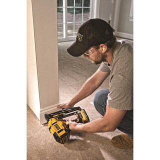 Foto 5 | Clavadora De Acabado Dewalt 20v Max* Xr En Ángulo 16ga (dcn660d1) - Venta Internacional.