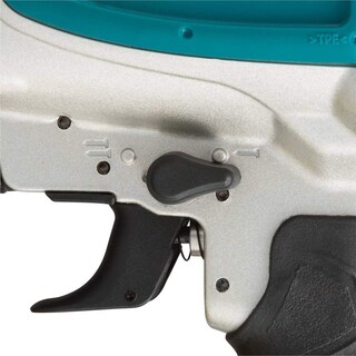 Foto 2 | Clavadora Neumática Con Bobina De Revestimiento Makita An613 15° 2-1/2 - Venta Internacional.