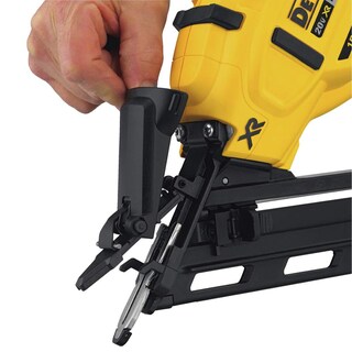 Foto 3 | Clavadora De Acabado Dewalt 20 V Máx* En Ángulo 15 Ga (dcn650b) Inalámbrica - Venta Internacional.