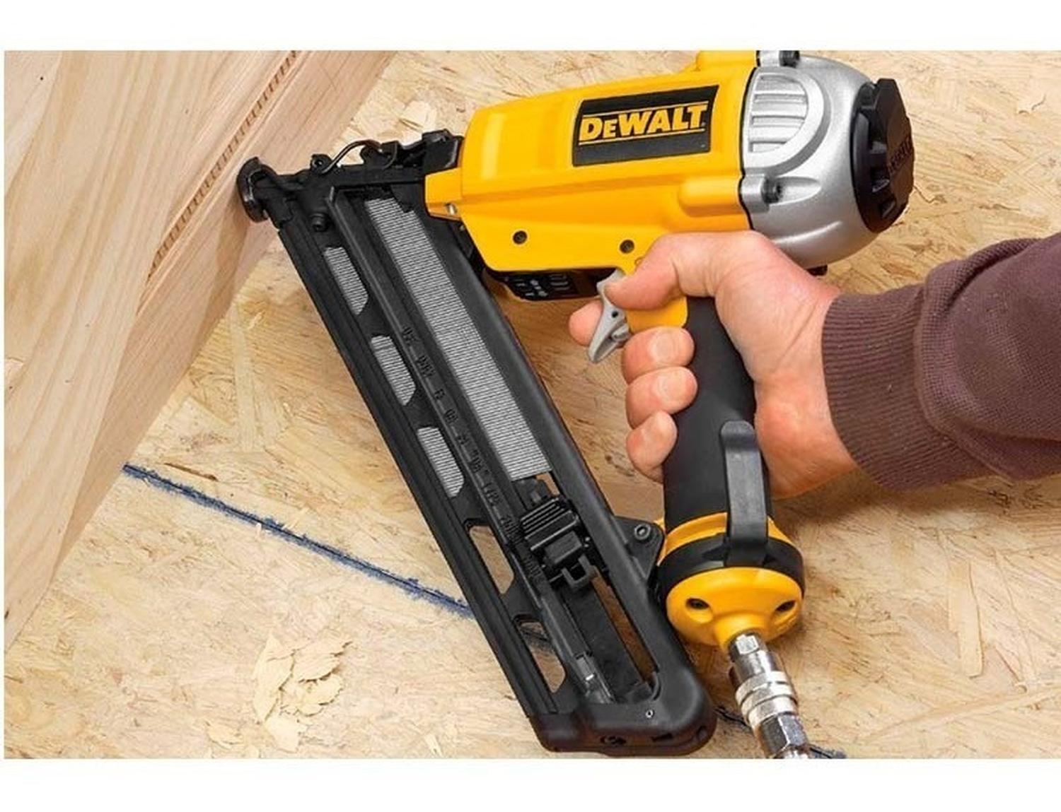 Foto 6 | Clavadora Neumatica Dewalt 2 DWFP12231 color Amarillo